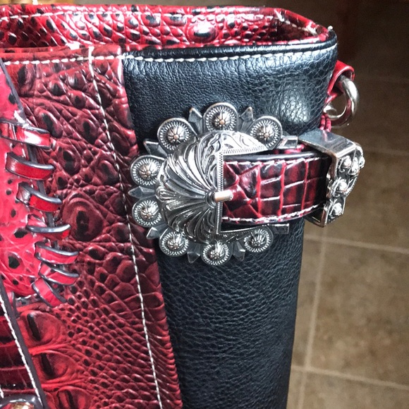 Beautiful Black/Red Animal Print Handbag - Picture 2 of 5